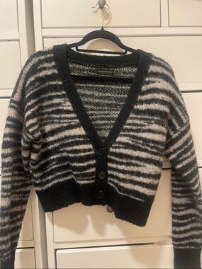 Urban Outfitters Black and Cream Striped Cropped V-Neck Cardigan